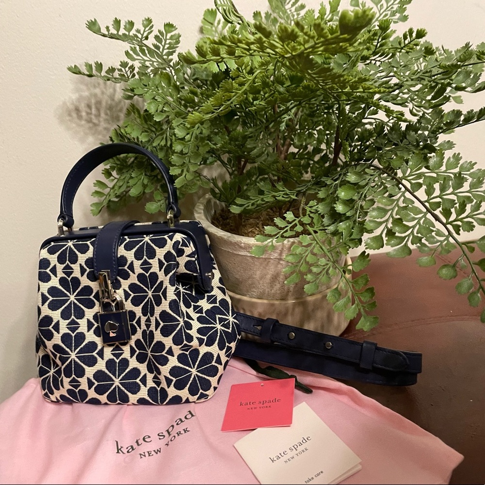 Its the details for me!!! Kate Spade Small Flower Jacquard pocketbook